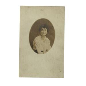 VTG Post Card Photograph Of Woman Correspondence Violet Lloyd Thelma READ
